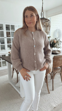 HATTIE ALPAKKANEULETAKKI TAUPE