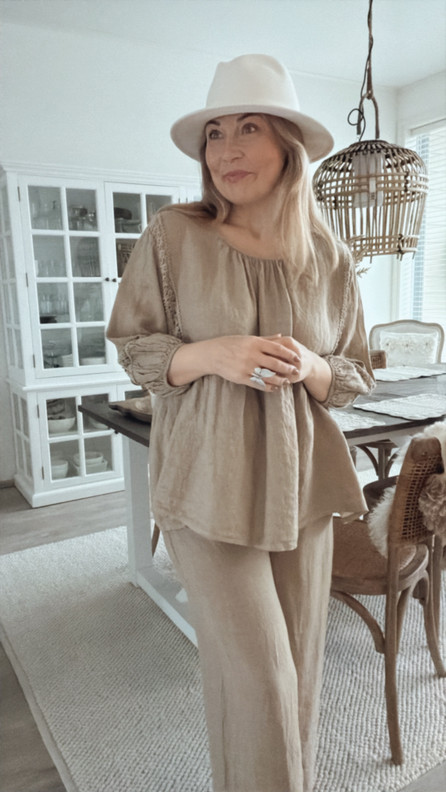 CASSANDRA PELLAVAPAITA KASHMIR