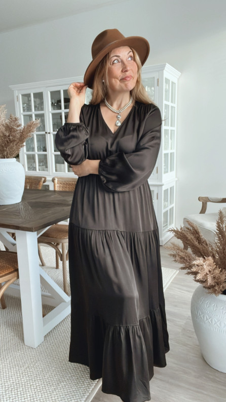 EMILY SILKKI-SATIINIMEKKO RUSKEA