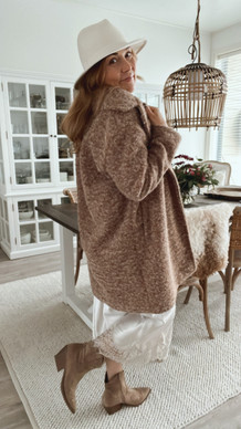 BERNILLA TAKKI KAMELI