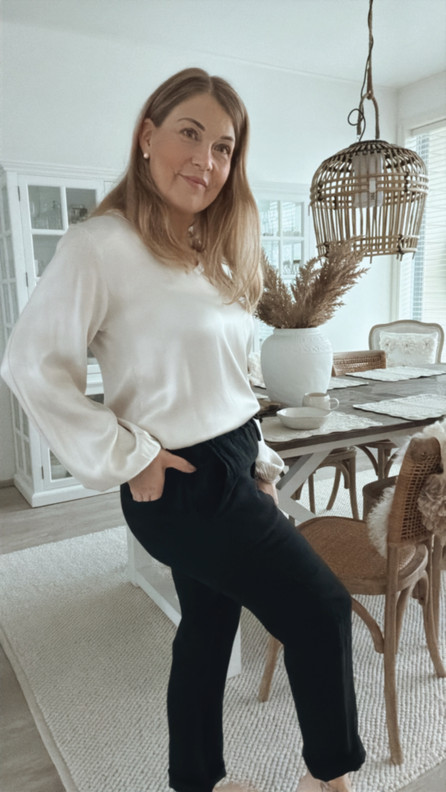 LINDSAY PELLAVAJOGGERIT MUSTA