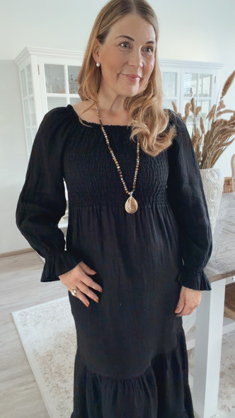 ANGELINA PELLAVAMEKKO MUSTA