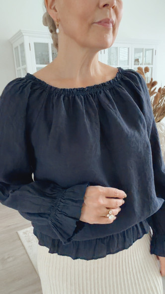 NOEMI PELLAVAPAITA NAVY