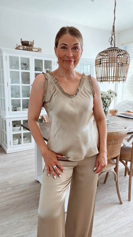 NOMA SATIINIHOUSUT KAMELI