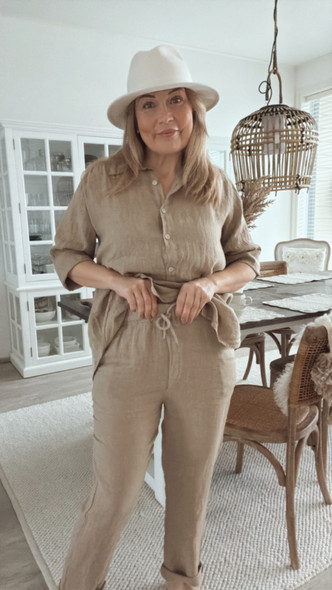 LINDSAY PELLAVAJOGGERIT KASHMIR