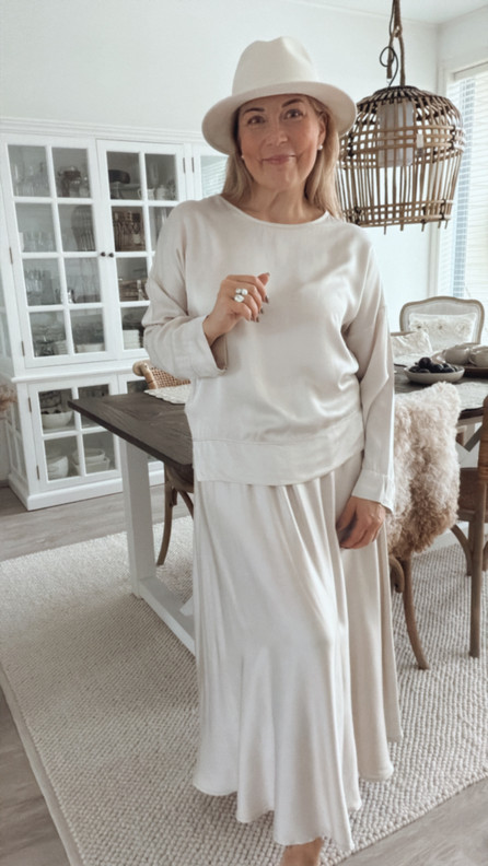 LAYLA SATIINIPUSERO BEIGE