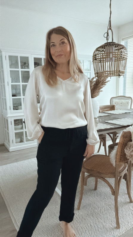 LINDSAY PELLAVAJOGGERIT MUSTA