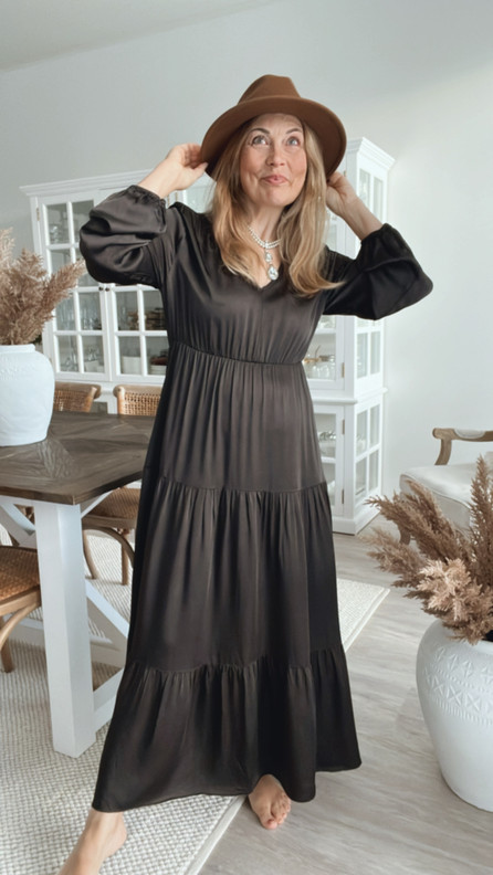 EMILY SILKKI-SATIINIMEKKO RUSKEA