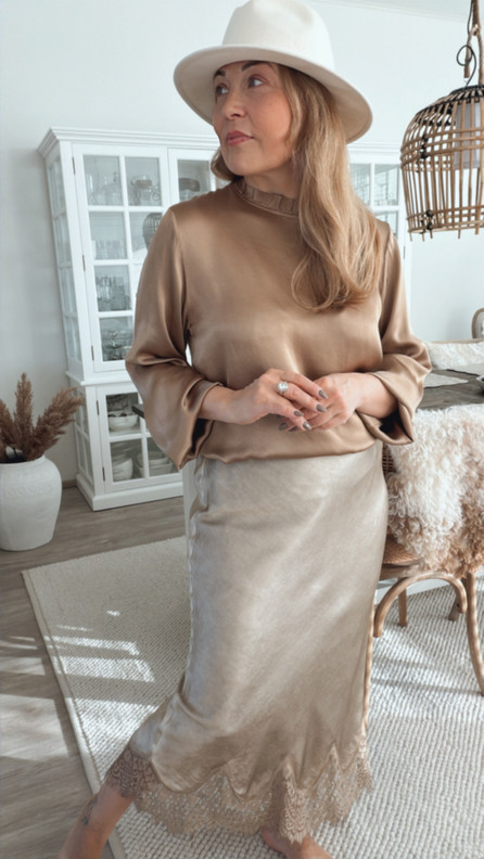 AUBREY SATIINIPUSERO KAMELI