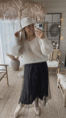 LOLA TYLLIHAME MUSTA