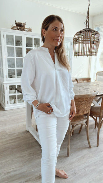 KARINA SATIINIPUSERO VALKOINEN