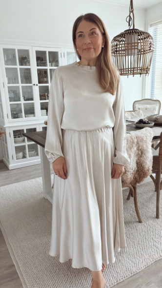 AUBREY SATIINIPUSERO BEIGE