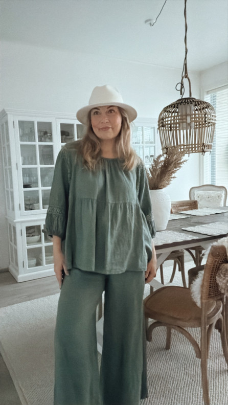 MIRIAM PELLAVAHOUSUT KHAKI