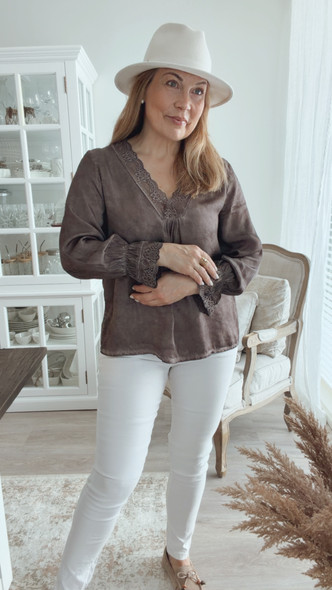 AMY SATIINIPUSERO RUSKEA