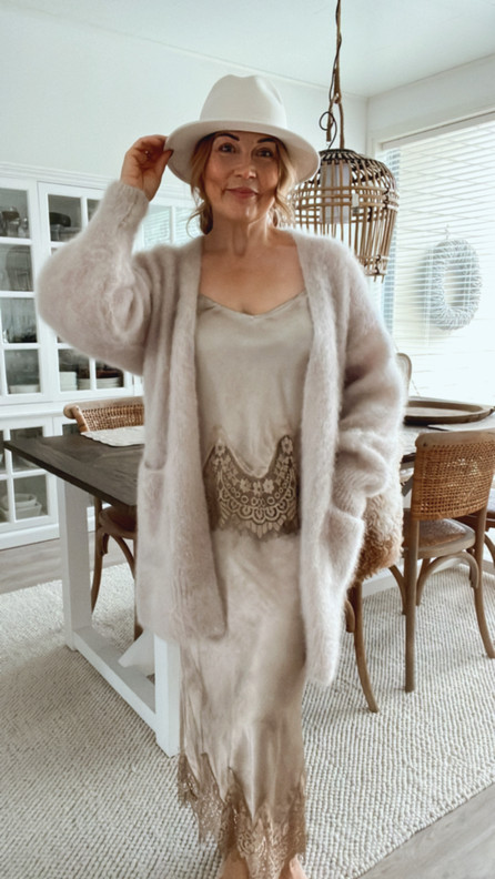 MADDIE SATIINITOPPI KAMELI 