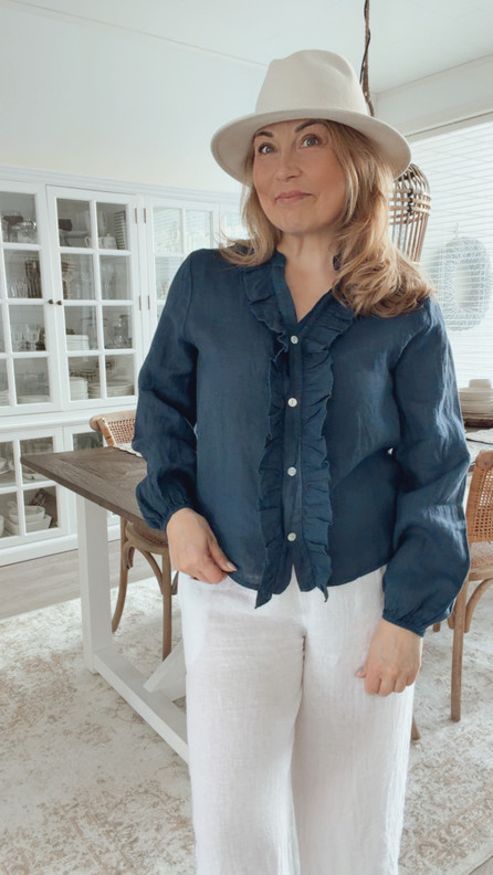 SOFIA PELLAVAPAITA NAVY