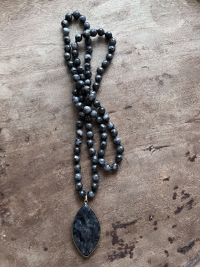 FANTASY KAULAKORU MUSTA