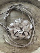 NAHKAVYÖ KUKKA, PRONSSI