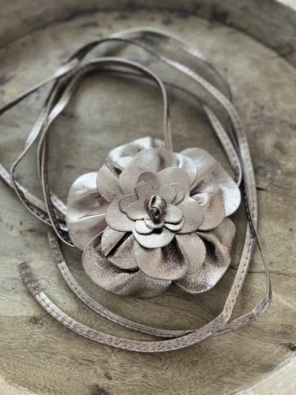 LEATHER BELT FLOWER, BRONZE