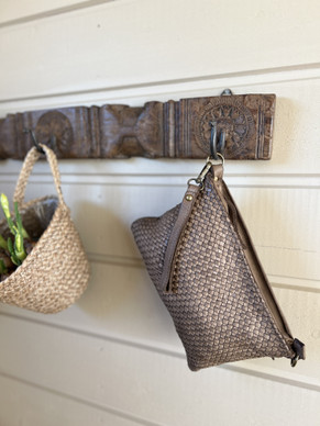 PUNOTTU NAHKALAUKKU TUMMA TAUPE