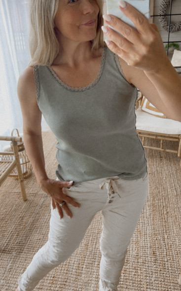 NINA TOPPI OLIIVI