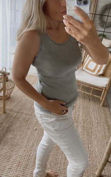 NINA TOPPI OLIIVI