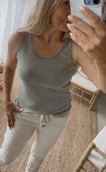 NINA TOPPI OLIIVI