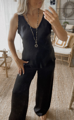 NOMA SATIINIHOUSUT MUSTA