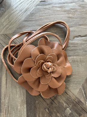 NAHKAVYÖ KUKKA, KAMELI