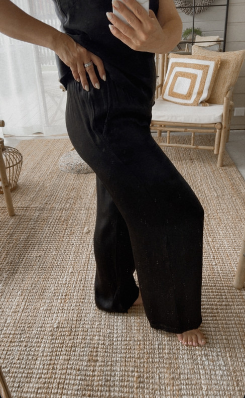 NOMA SATIINIHOUSUT MUSTA