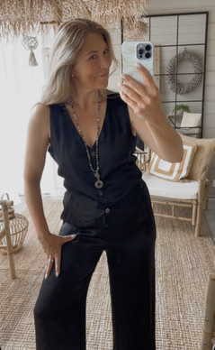 RACHEL SATIINILIIVI MUSTA