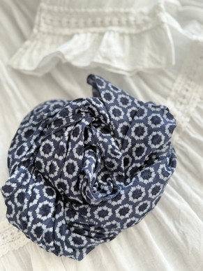 ROSETTE SCARF NAVY