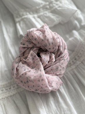 DITSY FLORAL SCARF ROSE