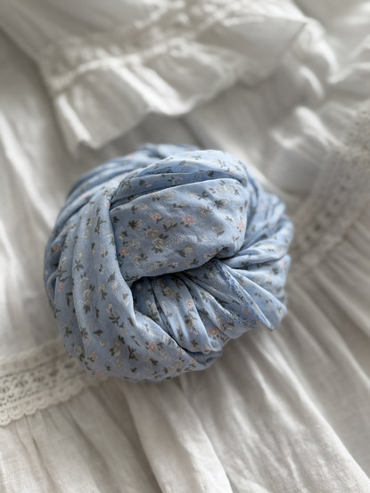 DITSY FLORAL HUIVI TAIVAANSININEN