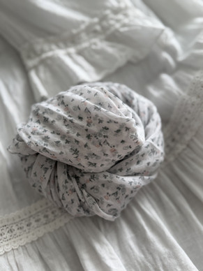 DITSY FLORAL SCARF  WHITE