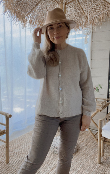 HATTIE ALPAKKANEULETAKKI BEIGE