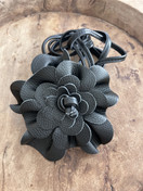 NAHKAVYÖ KUKKA, MUSTA