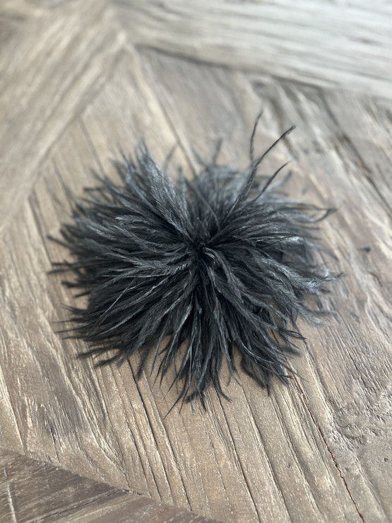 RINTA/ HIUSKORU MUSTA