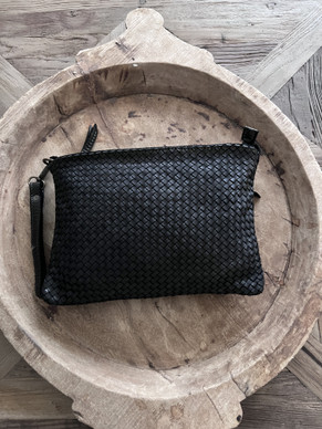 PUNOTTU NAHKALAUKKU MUSTA