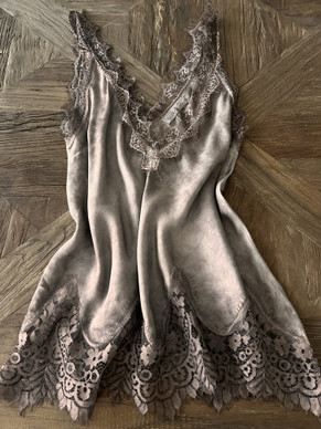 CORINNE SATIINITOPPI RUSKEA