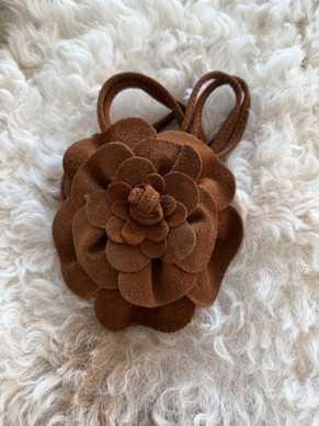 MOKKANAHKAVYÖ KUKKA, KAMELI