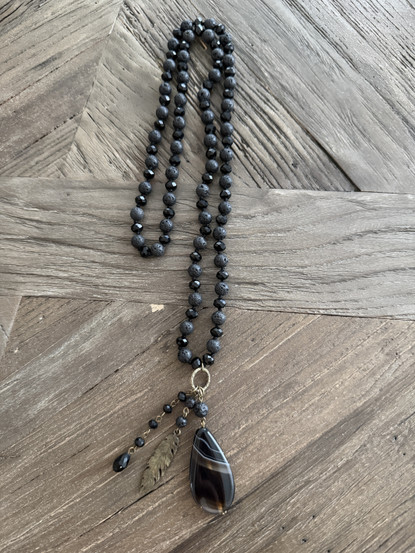 FANTASY BLACK AGATE KAULAKORU