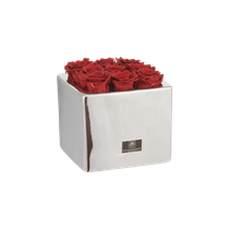 S - Keraaminen neliskanttinen ruusuboksi (punaisilla ruusuilla)