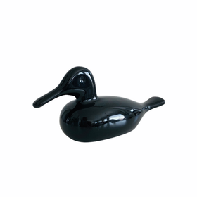 Koriste-esine, Sorsa