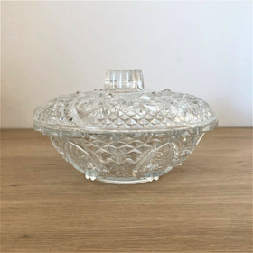 Kannellinen lasiastia