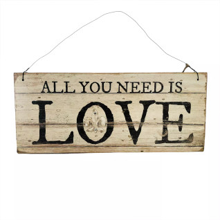 Puinen kyltti, LOVE