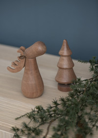 Koriste-esine, puinen hirvi