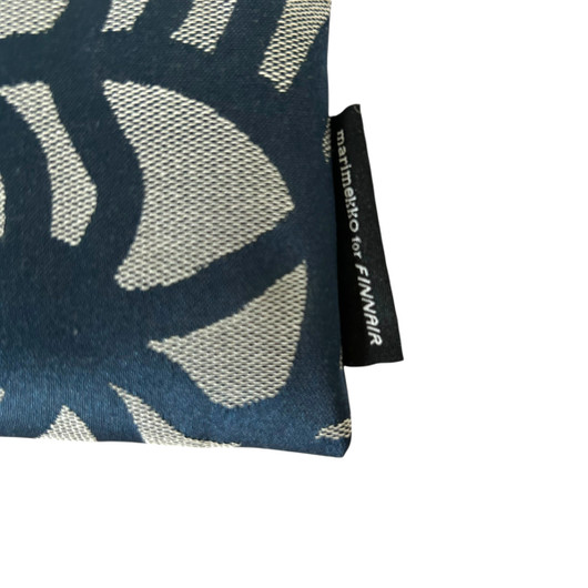 Meikkipussi ja silmälaput, Marimekko for Finnair - Joonas sininen