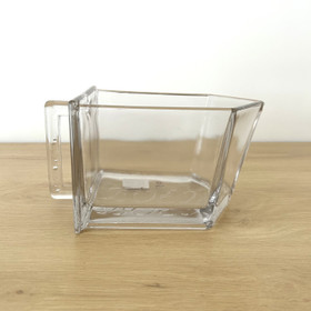 Lasikannu kahvalla, IB Laursen