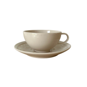 Teekuppi ja asetti, Pentik